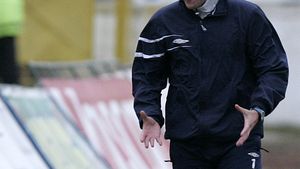 Munteanu: "Penescu nu prea le are cu fotbalul"