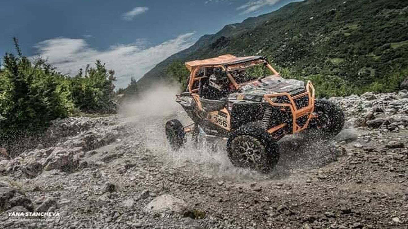 Dakarul României este gata de start. Concurenții parcurg 500 de kilometri într-o singură zi!