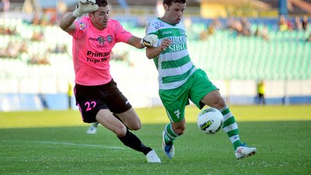 Fotbal puțin și remiză albă între Sibiu și U!** "Șepcile roșii" pierd contactul cu CFR! Voința Sibiu - U Cluj 0-0