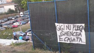 Mesaj pro-Gigi la vestiarele stadionului "Dan Păltinișanu"