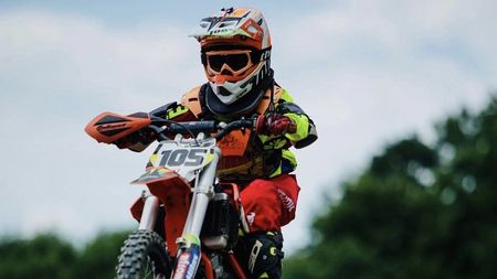 Povestea lui Mark Ioviță, sportivul de 12 ani care a spus mai întâi „moto" și apoi „mama"! „Știam ce risc de când am început". De ce i se spune familiei sale, familia „Motocicletă"? | SPECIAL