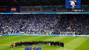 Moment emoționant la primul meci al celor de la Leicester, după tragedia în urma căreia patronul echipei a decedat. FOTO | Gestul superb pe care cei de la Arsenal îl vor face în meciul cu Liverpool