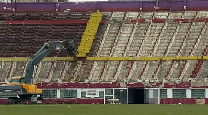 VIDEO | Buldozerele au intrat în Giulești.** Primele imagini cu stadionul Rapidului în timp ce este demolat