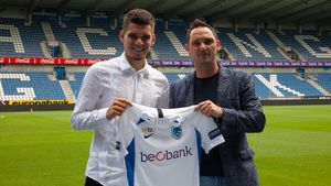 FOTO | Ianis Hagi, primul mesaj pentru fanii lui Genk, după ce a semnat: "Abia aștept să port tricoul pentru prima dată!"