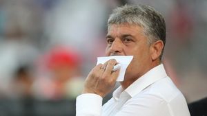 Război TOTAL! Andone, lovit dur de fani: "A venit cu Giovani drept consilier, a devenit un străin pentru familia Dinamo!"