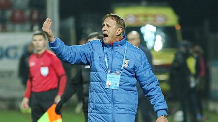 Emil Săndoi, cel mai înverșunat antrenor din Liga 1 pentru introducerea VAR! „Se poate opri meciul 5 minute, nu 30 de secunde, dar să se ia decizia corectă" | EXCLUSIV