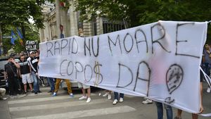 Fanii Rapidului contestă decizia din dosarul transferurilor:  "Greii fotbalului în libertate pentru 12 milioane de euro fraudate" 