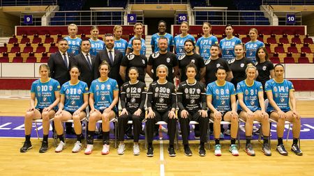 Grubisic: "Gândul nostru este Budapesta, mergem acolo să câștigăm trofeul, așa cum am făcut-o acum doi ani". Handbalistele de la CSM București s-au relaxat după calificarea în Final Four-ul de la Budapesta cu o ședință foto