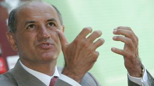 "Ne temem de 'butoane' doar când jucăm cu Becali"