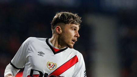 FC Barcelona nu renunță la Andrei Rațiu. Ziarul de casă al catalanilor a dezvăluit noua sumă cerută de Rayo pentru transferul românului