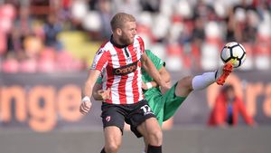 "Mai bine cântați voi și jucăm noi" FOTO | Mesajul dur afișat de galeria dinamovistă la meciul cu Concordia Chiajna