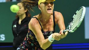 UPDATE | Permutare importantă în clasamentul WTA care decide capii de serie pentru Australian Open: Radwanska o depășește pe Șarapova. Rusoaica poate juca încă din faza sferturilor cu Halep sau Williams