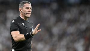 Nebunie pe Bernabeu cu Istvan Kovacs arbitru în Real Madrid - Borussia Dortmund. Vinicius a marcat pentru 2-2, brigada română a dat ofsaid, dar olandezii de la VAR au intervenit și au luat decizia finală