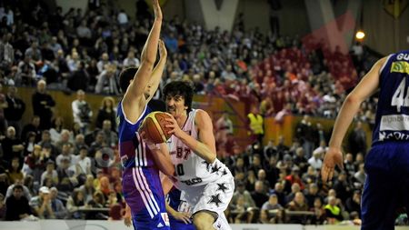 CSU Ploiești s-a impus fără emoții pe terenul rivalei U BT Cluj, scor 80-69. Rezultatele primei runde a Ligii Naționale de baschet masculin