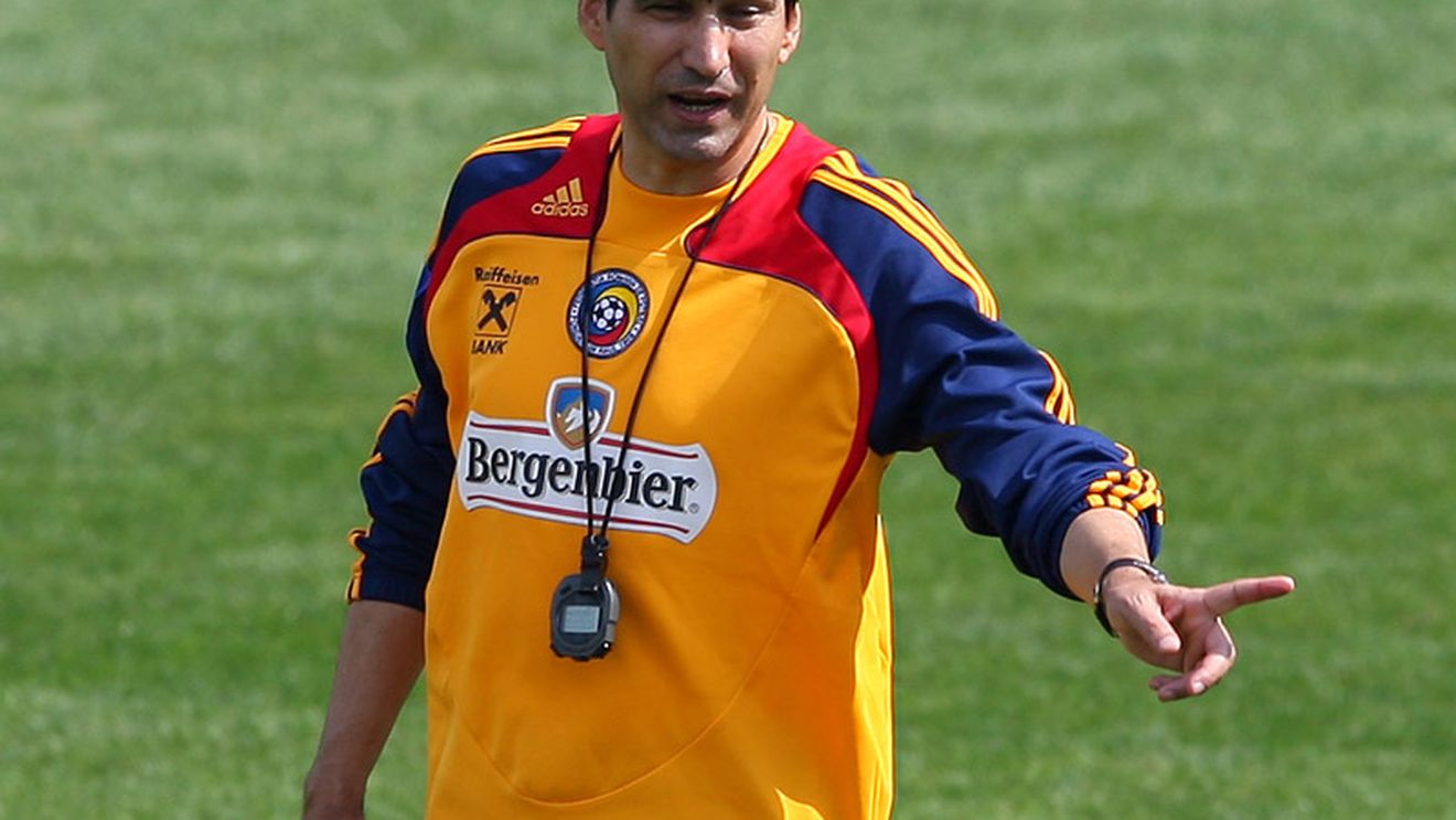 "Dacă pierde cu Serbia, România iese din cursa calificării"