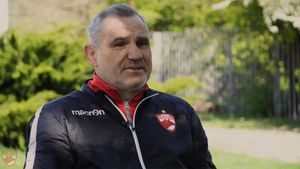 Gheorghe Mihali votează Best of Dinamo 25 de ani fără Ionel Dănciulescu și Claudiu Niculescu! "Merg pe un atacant rar, cu calitate incredibilă și altul care trăia cu intensitate specială fiecare secundă în tricoul lui Dinamo". EXCLUSIV