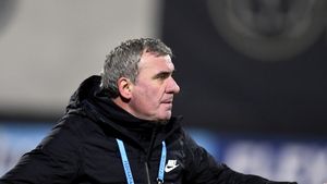 Gică Hagi vrea să dea lovitura în Bănie: „Să facem un meci mare!". Jucătorul Craiovei pe care „Regele" îl vrea anihilat, fiindcă „are calitate multă"