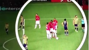 VIDEO Reacția lui Rooney când Pogba și Martial îi cer să-i lase să execute loviturile de la 11 metri primite cu Fenerbahce. Pogba, după meci: "E o dovadă de mare respect"