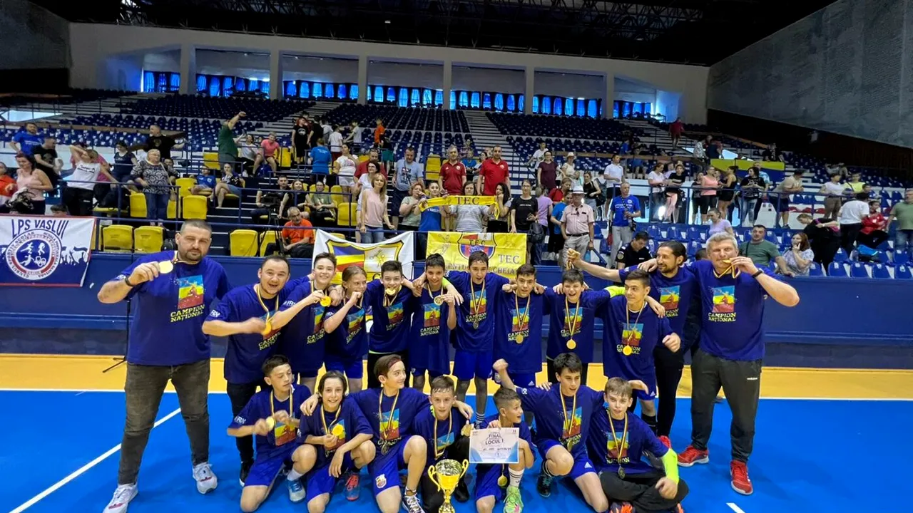 Povestea singurei echipe private de handbal, campioană națională! „Dacă nu au medie mai mare de 9, nu sunt primiți la antrenamente. Mulți sunt premianți