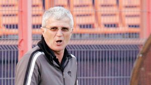 Vrea să-i îngroape iar