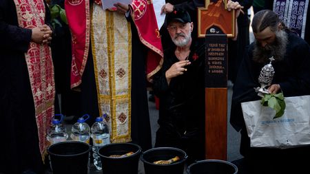 Gigi Becali, apariția zilei la Mănăstirea Cernica. A cântat din nou în strană, deși patriarhul Daniel i-a interzis acest lucru