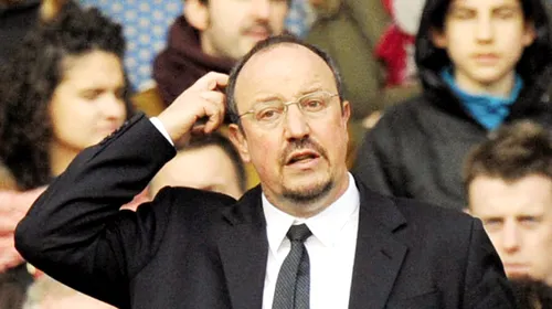 Fanii lui Chelsea nu l-au menajat pe Benitez. FOTO Ce mesaje au afișat
