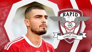 Transferul lui Ciobotariu la Rapid a intrat din nou în impas. "Am discutat cu Victor Angelescu și făcusem acordul de transfer, dar Ciobotariu nu vrea să renunțe la salariul pe decembrie. Atunci să rămână la noi până în vară". EXCLUSIV