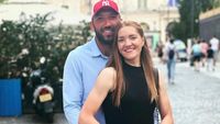 Vacanță la înălțime! Adriana Adam, triplă campioană mondială la canotaj, a ales să-și petreacă vacanța, alături de soțul ei, într-un mod inedit: „E o cabană într-un copac”. EXCLUSIV