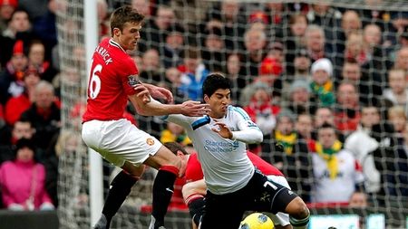 Alex Ferguson face transferurile la Liverpool** I-a forțat pe 'cormorani' să-l pună pe liber pe Suarez! Juventus îl vrea pe atacantul uruguayan