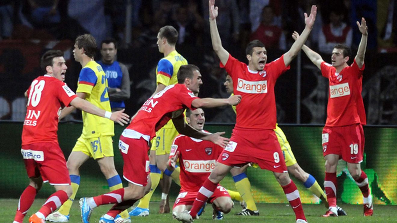 Oltenii strigă "FURT CALIFICAT"!** FOTO Cum a pierdut Craiova doi jucători de milioane: "Dinamo i-a declarat liberi, Dinamo i-a luat"