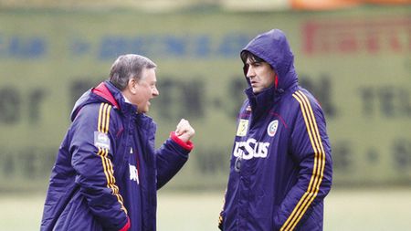 Olandezii au căutat în arhivă și s-au mirat când au aflat ce vrea să facă Pițurcă pe Amsterdam ArenA: "Din 1990 nu s-a mai întâmplat asta!"** Ce i-a surprins atât de tare: