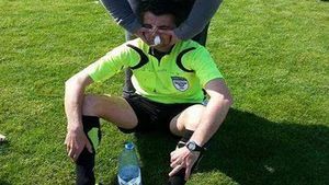 FOTO - Un arbitru a ajuns la spital după ce a fost bătut de suporteri la un meci din liga a patra