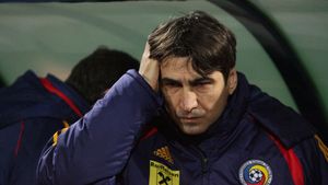 Dinu, dezlănțuit:** "Pițurcă e ca un câine grifon căruia trebuie să-i dai bretonul de pe frunte cu busola și grebla pentru a vedea dacă are creier!" Cum l-a caracterizat pe Tănase