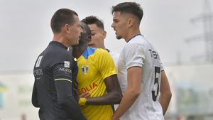 Tiberiu Giuroiu și-a aflat sancțiunea după eliminarea controversată din meciul Astra - Petrolul, în care s-a presupus că i-a adresat cuvinte rasiste lui Sory Diarra. Articolul în baza căruia a fost judecat, suspendat și amendat