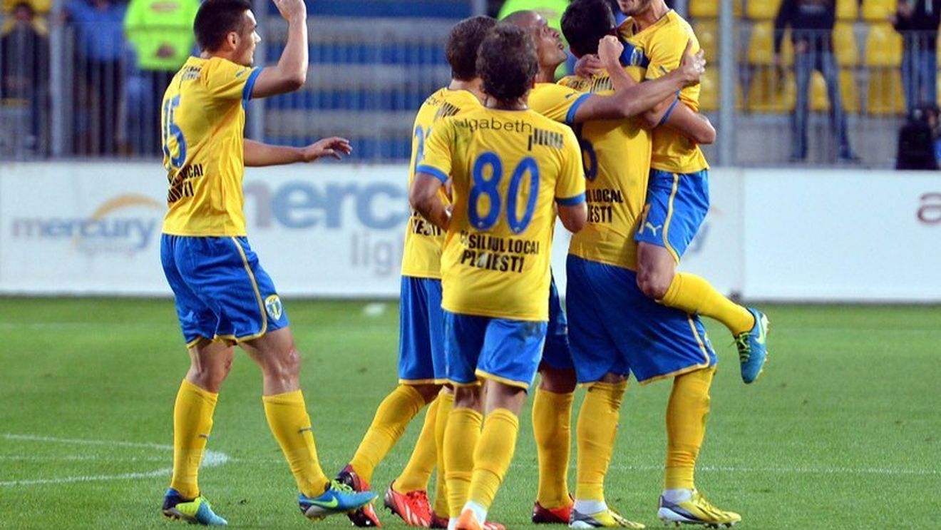 Contra nu renunță la Mustivar și Romario: "Sunt doi fotbaliști pe care mă bazez"