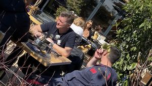 Dusan Uhrin jr, cu gândul doar la Dinamo! Ce mai face antrenorul „câinilor” în timpul liber | FOTO&VIDEO