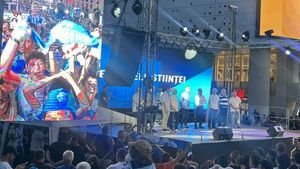 Universitatea Craiova şi-a prezentat lotul şi echipamentul pentru sezonul următor, într-un show  în centrul oraşului