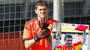 Tricoul lui Hagi, pus la loc de cinste de Casillas. Echipamentul "Regelui", pe raft cu cel al lui Matthaus și Julio Salinas