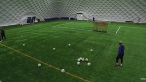 VIDEO | Ce fundaș a luat Dinamo! Dielna și-a arătat calitățile la antrenamente: lovituri libere și șuturi executate perfect