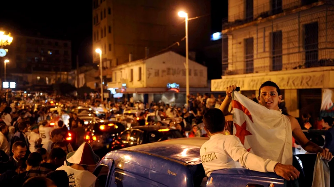 VIDEO** Algerienii au sărbătorit la Arcul de Triumf calificarea la CM! 80 de reținuți la Paris și Marsilia!