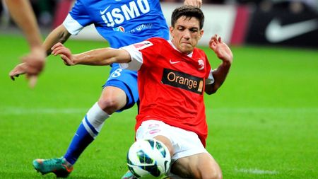 Șefii dinamoviști i-au încurcat planurile lui Uhrin! Antrenorul a vrut să-l titularizeze pe Nica în meciurile cu UTA și Gaz Metan, dar managementul nu i-a oferit un contract fundașului | EXCLUSIV