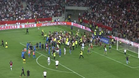 Bătaie generală la Nice - Marseille! Ultrașii gazdelor, violențe cu jucătorii lui Olympique. Trei răniți în echipa lui Sampaoli | VIDEO