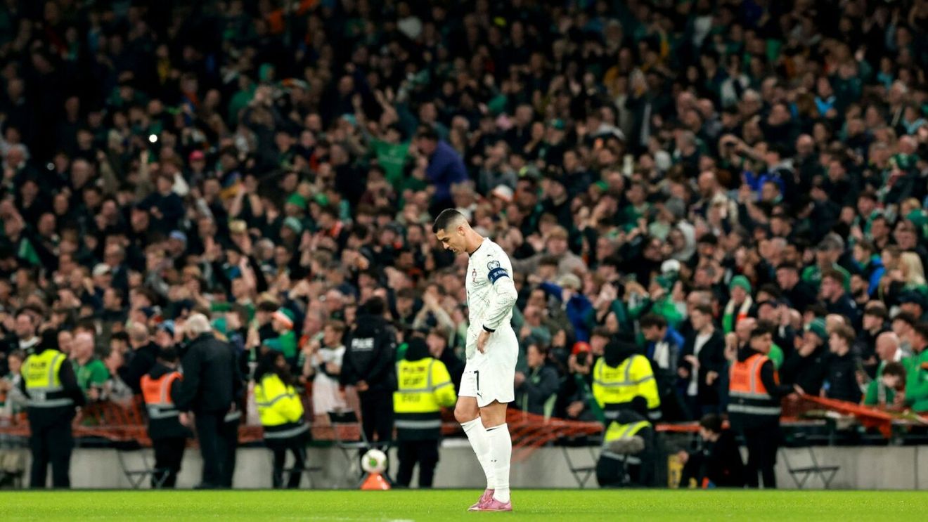 Nemaivăzut! Cristiano Ronaldo a luat cartonaș roșu pentru că și-a lovit adversarul în Irlanda - Portugalia