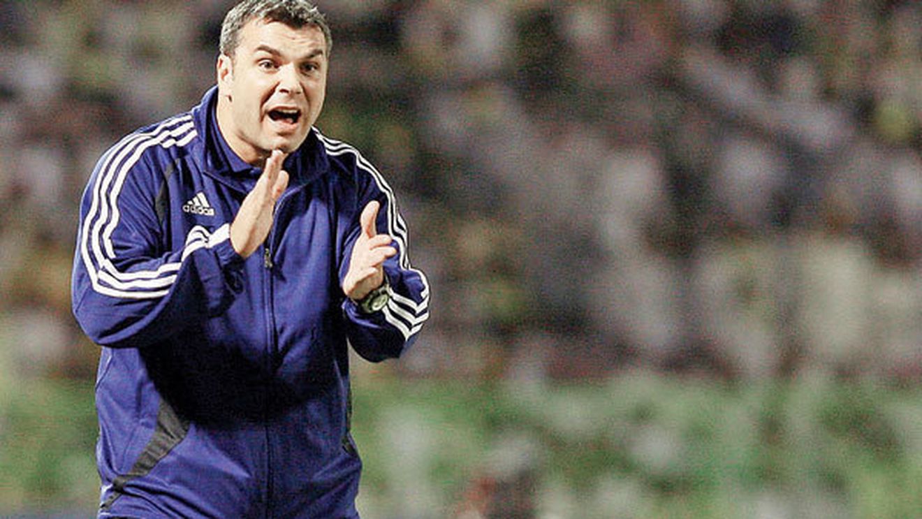 Olăroiu își "biciuiește" elevii!** E lider cu Al Ain, dar nu vrea să scape titlul printre degete: 'S-au mai văzut surprize!'