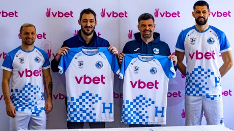 Corvinul are un nou sponsor principal pe echipament începând cu primul meci din 2026. Hunedorenii spun că vor construi solid și credibil alături de un operator de pariuri și jocuri de noroc!