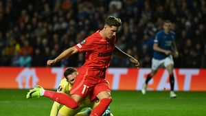 „Cum să nu fie ăsta gol?”. Fanii scoțieni s-au lămurit imediat de faza în care Miculescu a înscris în Rangers - FCSB, dar arbitrul italian a anulat reușita