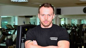 INTERVIU | "Așa cum se fac campanii anti-droguri, ar trebui să se realizeze și pro sport!". Adrian Niculcea, campion la culturism: "Am văzut Commando și m-am apucat de culturism. Idolul meu a fost Arnold". Ce recomandă un antrenor pasionaților de sport, cum îi vede pe fotbaliștii de top și ce spune despre doping