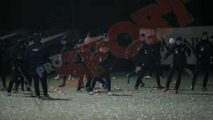 FOTO** Ploaie, vânt și gazon înghețat! Imagini de la antrenamentul oficial al Stelei dinaintea partidei cu Liverpool!