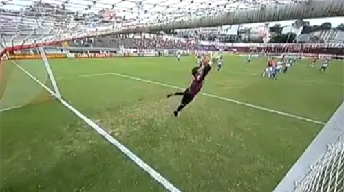 GOLAZO Ce fotbalist! La 33 de ani, Forlan a marcat un gol cu care a uimit Brazilia VIDEO