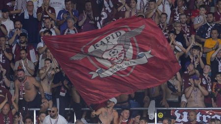 Oficialul Rapidului, contestat de fanii din Giulești, a venit la derby-ul Dinamo - Craiova. A fost însoțit de omul care l-a adus pe Kopic